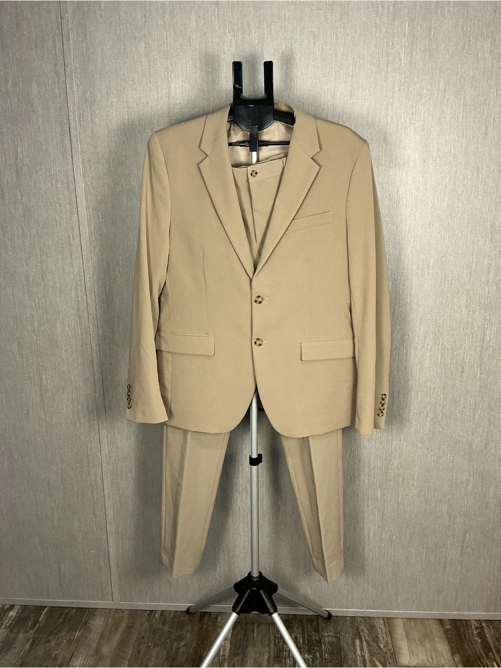 Zara Men's Beige Two-Piece Suit - Blazer & Trousers
